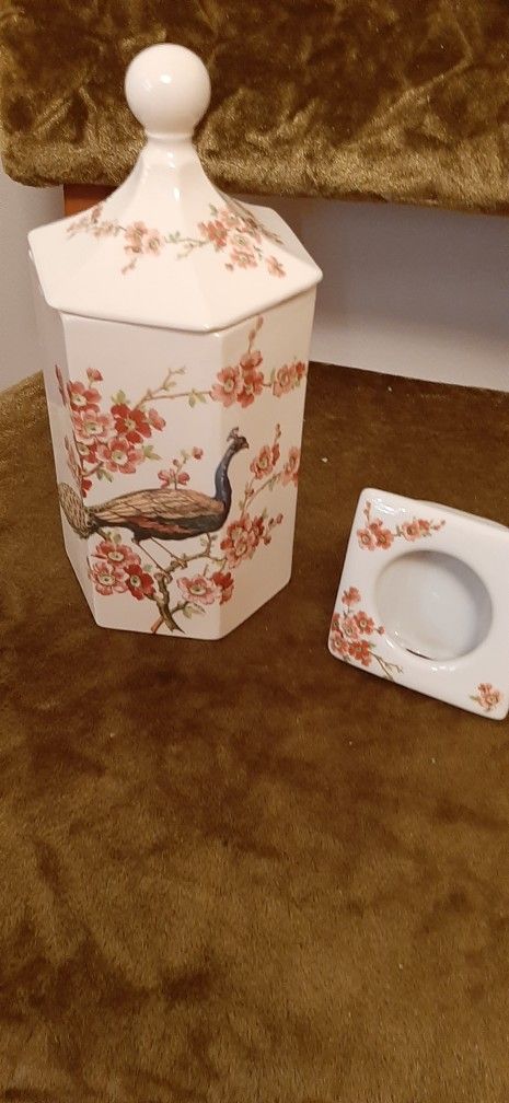 Asian style jar with lid & picture frame.