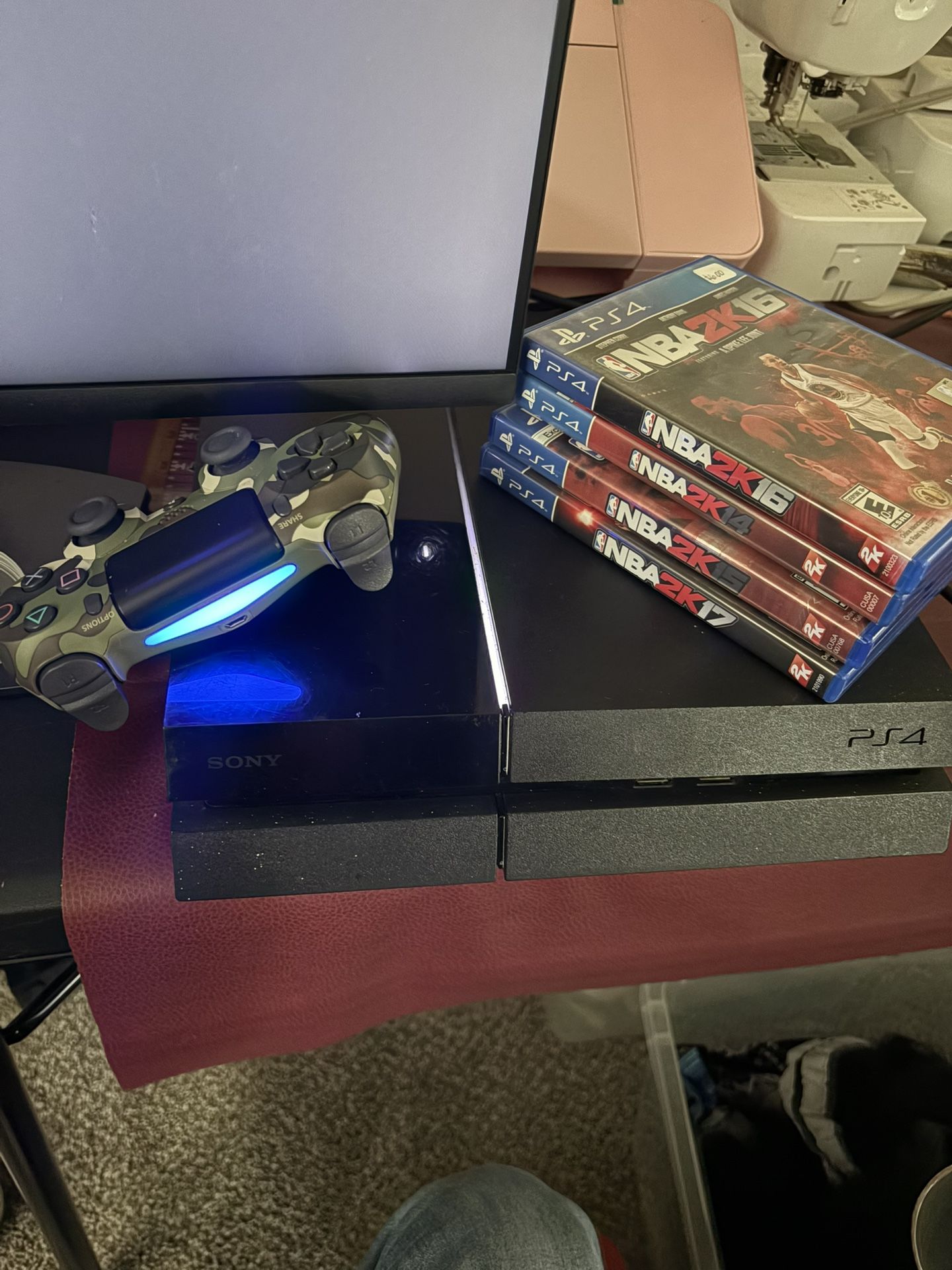 PlayStation 4 W/ Games+controller