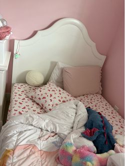 Pottery barn Full size bed with Casper mattress