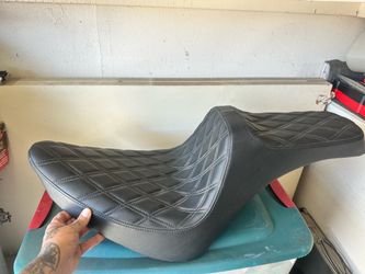 Drag Specialties Predator III Seat – ’84–’99 Harley Softail