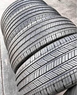 Set 225/55-19 Michelin con el 80% de vida