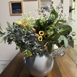 Beautiful Table Centerpiece Vase With Arrangement 