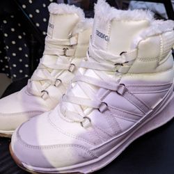  New Women's  TSIODFO Boot/Shoes W/ Fur  Size 8