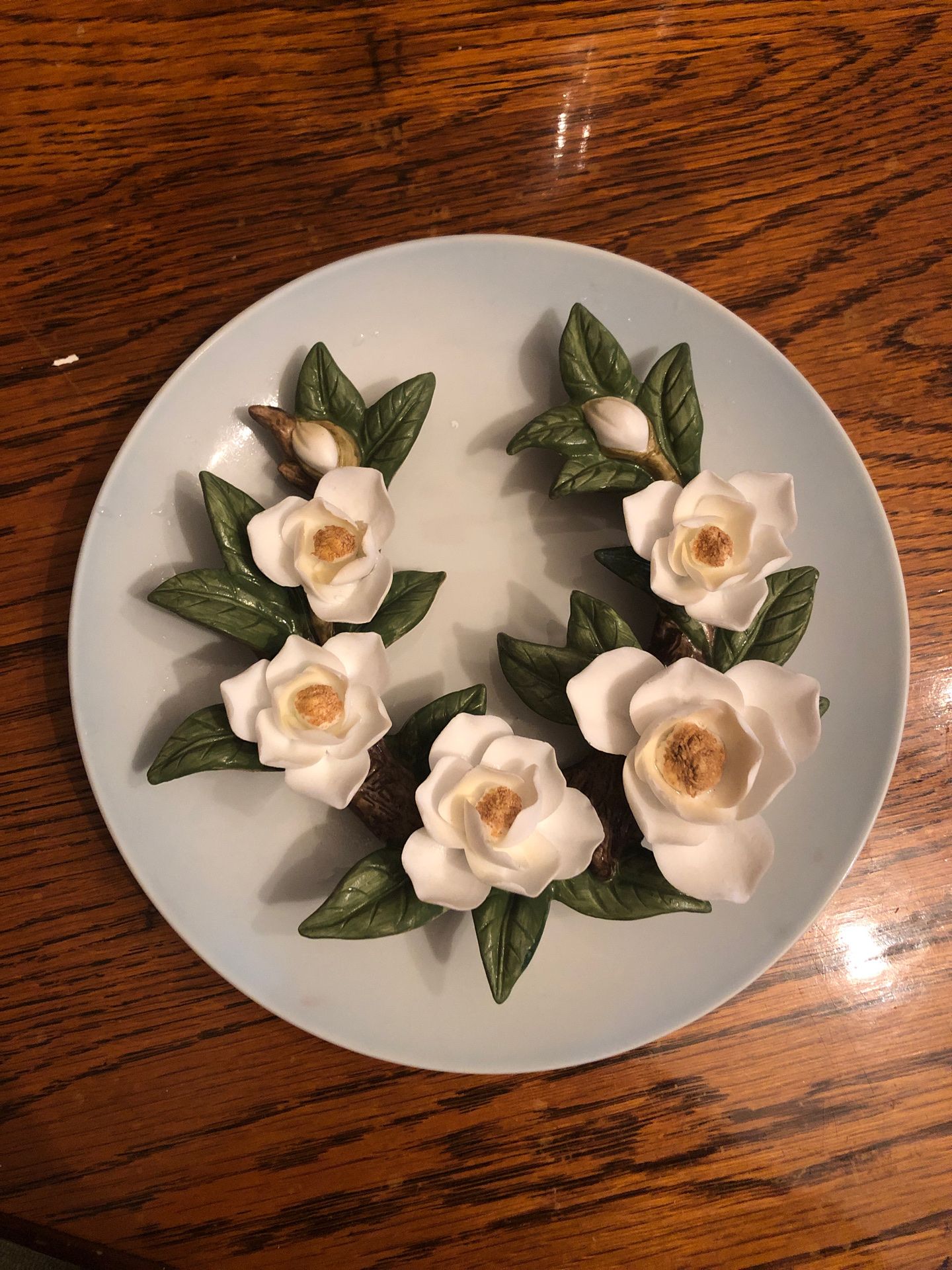 Plate of magnolias, connoisseur collection by Mario Bernini limited edition made in China circa 1996