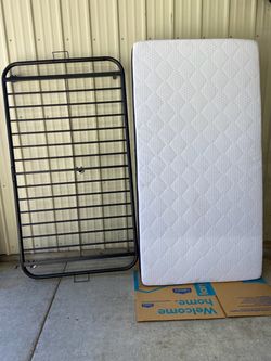 Twin bed mattress with frame