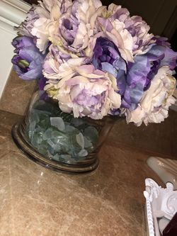 Flower with large glass vase and sea crystals