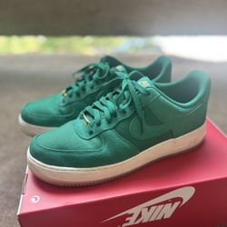Nike Green Shoes 