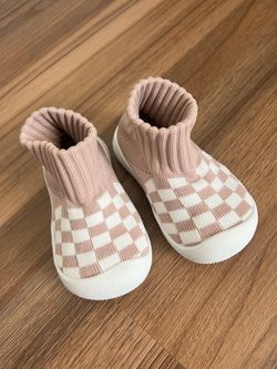 Baby shoes pink size 5