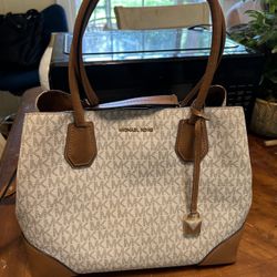 Micheal Kors Purse 