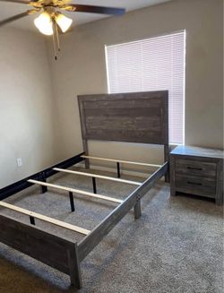 Wooden Queen bed Gray ( New) Still in the box 
