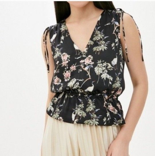 New Banana Republic Black Foral Bird Print Sleeveless Blouse Size Medium