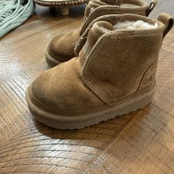 Boy uggs