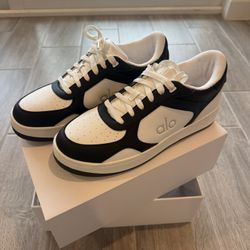 Alo Yoga Recovery Mode Sneakers