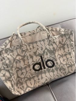 Alo yoga bag
