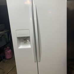 Excellent Condition Whirlpool Side By Side Refrigerator Energy Star Rated 