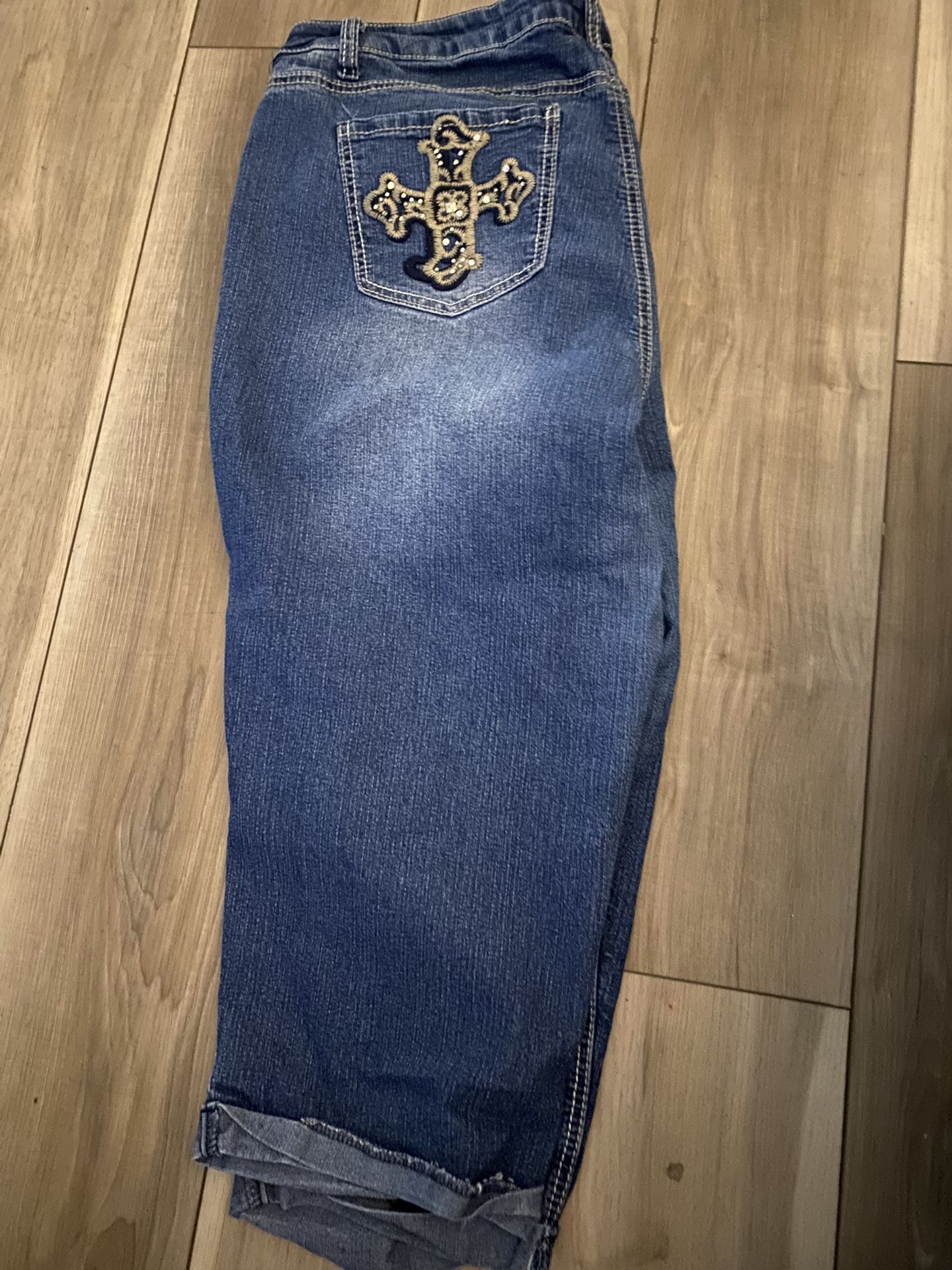 Lot Of 7 Pairs If Capris Size 18/18w