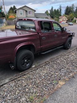 Dodge Dakota SLT Quad Cab Pickup Truck