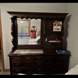 Women’s Dresser 