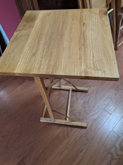 4 wood folding tables