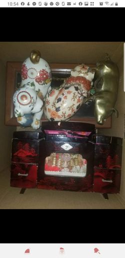 Vintage jewelry boxes one with jade and other things