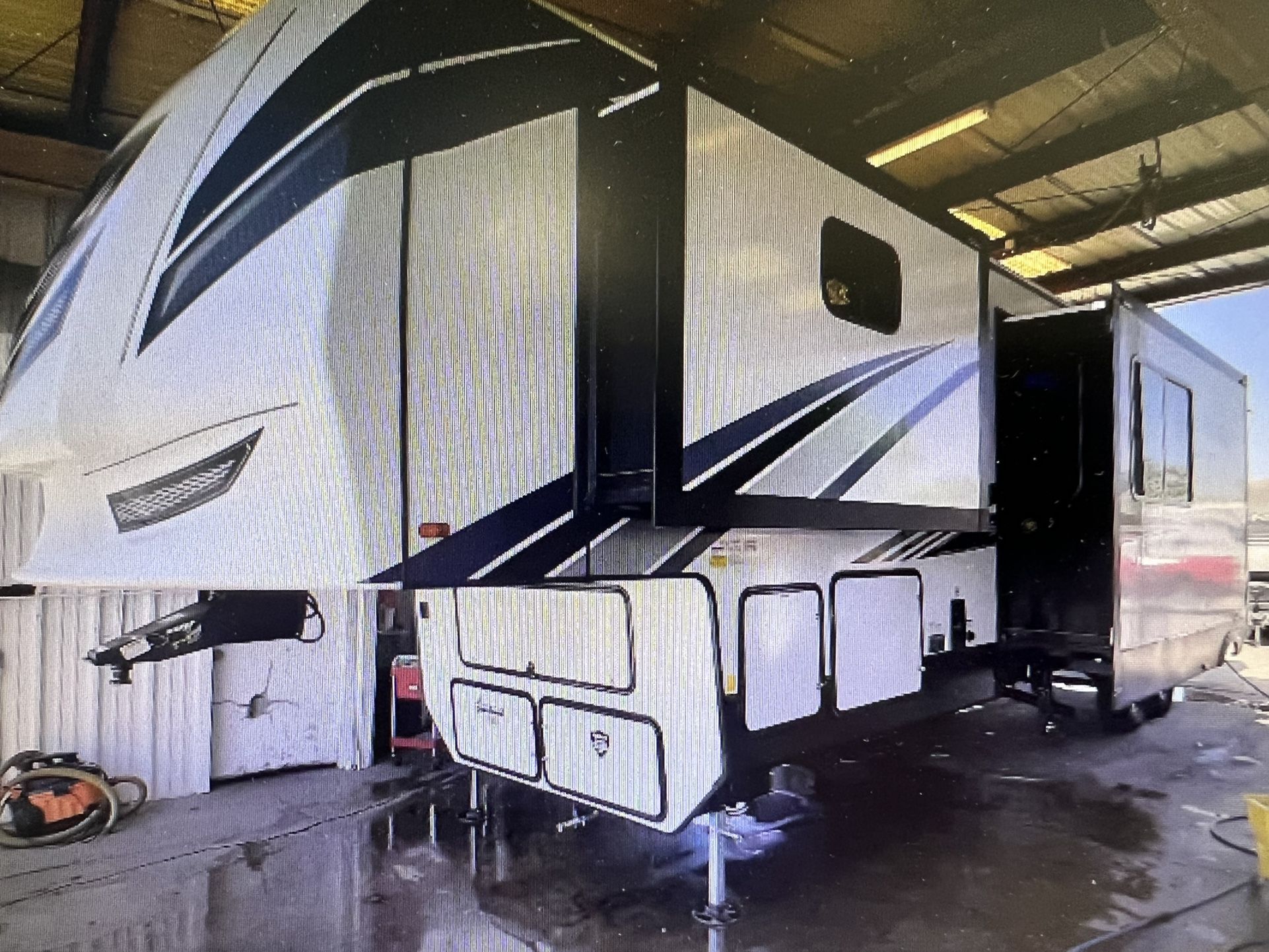 2022 FOREST RIVER ROGUE ARMORED 371A13