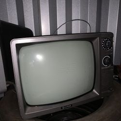 retro vintage 13” tv’s  great for retro gaming