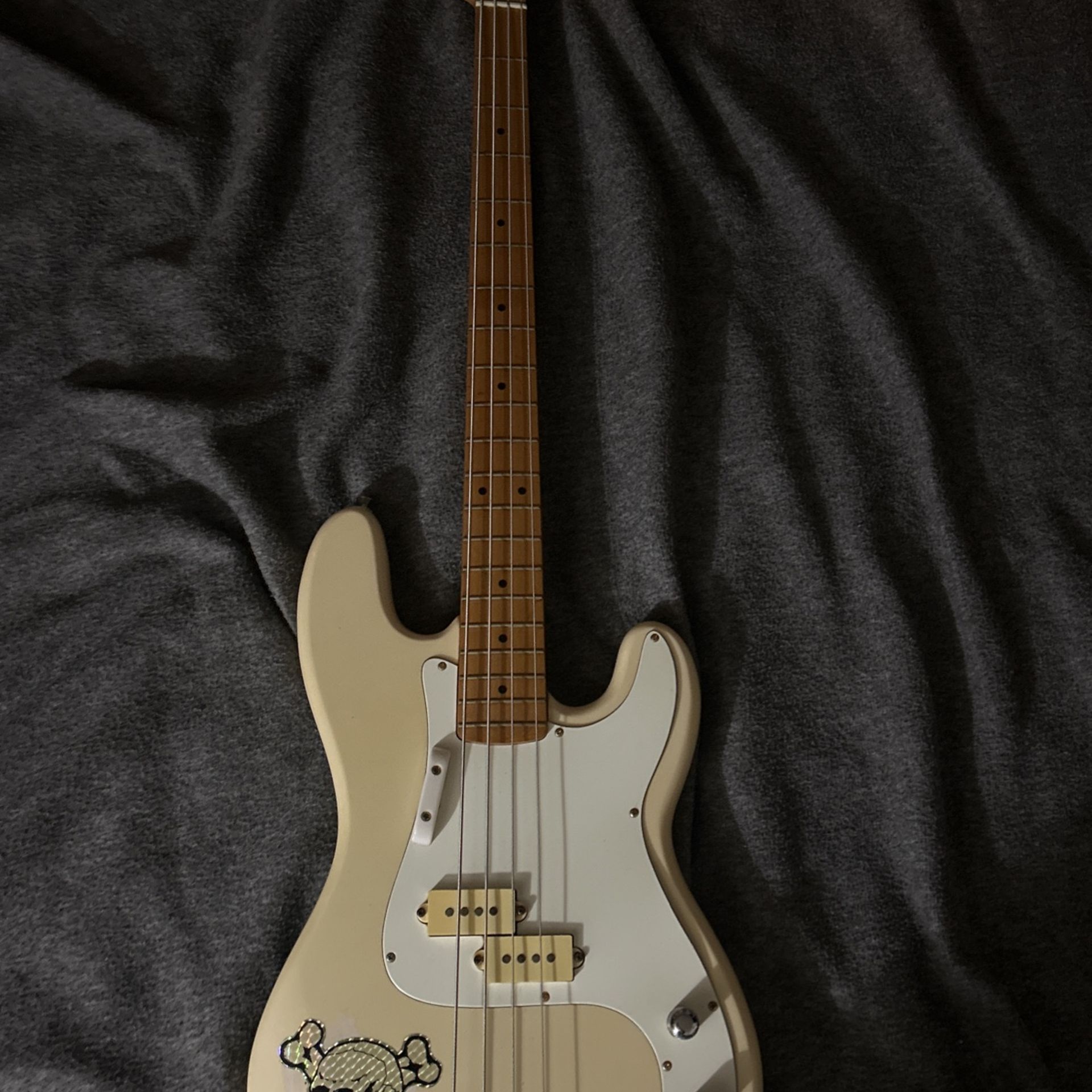Vista Bass Electric Guitar