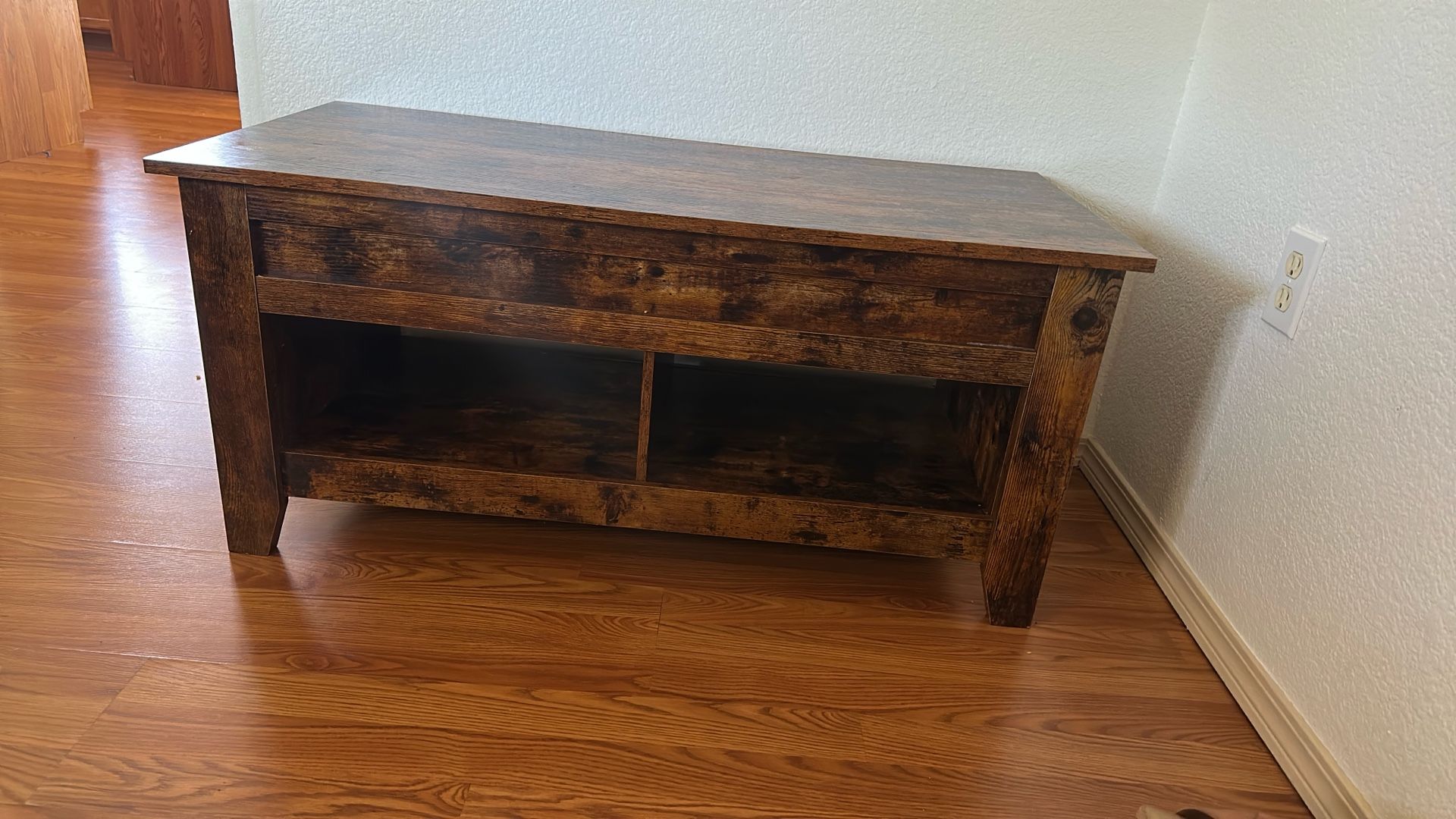 Lift Top- Coffee Table 