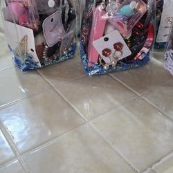 BOLSITAS CON ACCESORIOS. 