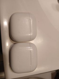 Lot of 2 airpods 4th gen