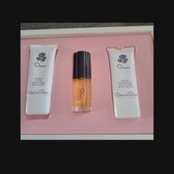 Oscar De La Renta Gift Set  EDT Spray .25 fl oz, 1 oz Body Lotion & 1 oz Body Bath 
