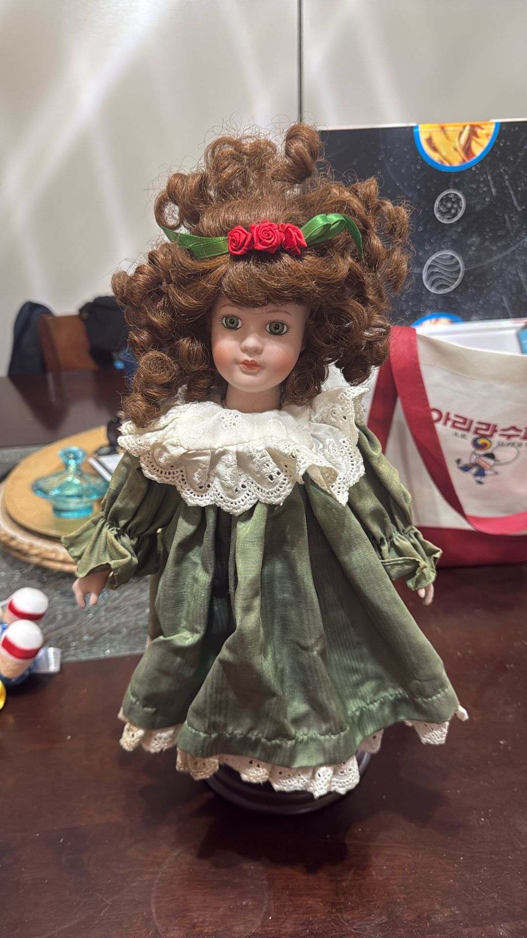 vintage 1990 christmas camelot porcelain Doll