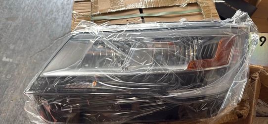 Ford Explorer 2016-18 [Halogen Model] Headlight Assembly Passenger  Right Side