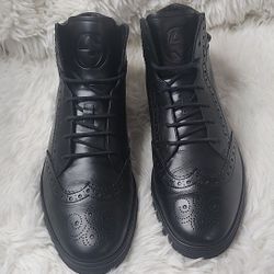 Gucci Black Leather Lace up Sneakers With GG Logo And Cherry Line On The Side. IN excellent Used Condition 
