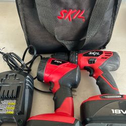 SKIL DRILL AND FLASHLIGHT SET W CHARGER AND BAG