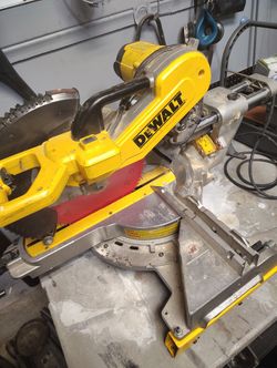 De Walt Duel Bevel Compound Miter Saw W 12inch Blade