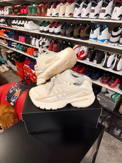Pharrell Williams x Adistar Jellyfish “Triple White”