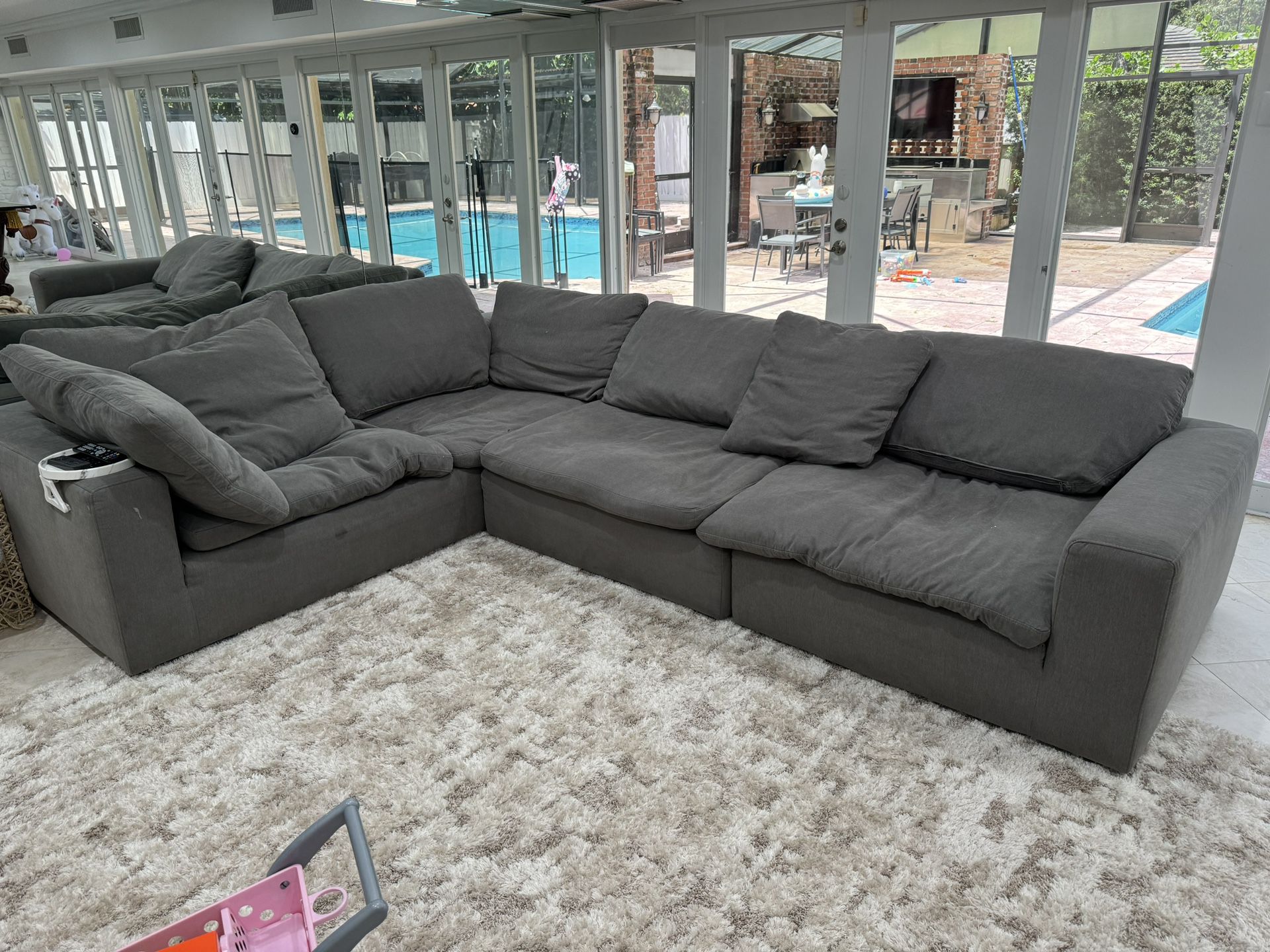 Sofa / Couch / Sectional 