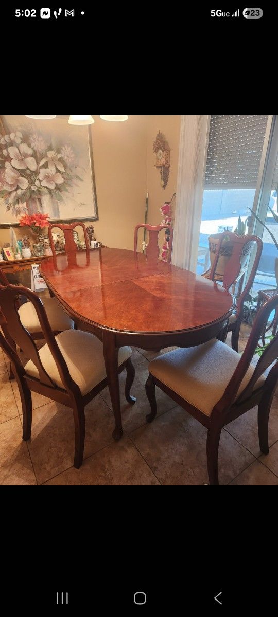 Formal Dinning Table