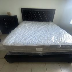 BLACK VELVET BED - DIAMOND TUFTED Headboard