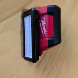 Milwaukee M12 ROVER USB charger  Floodlight