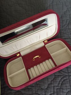 Jewelry traveling box