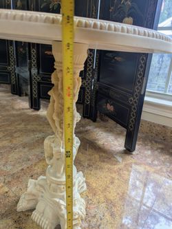 Vintage Chinese carved resin pedestal side table!