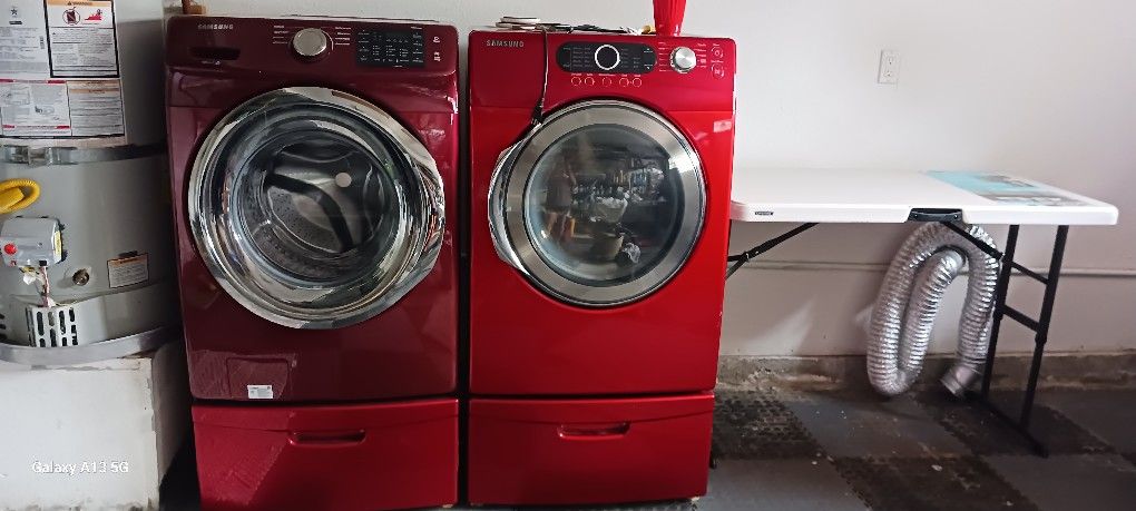 Samsung Washer and Dryer With Pedistals