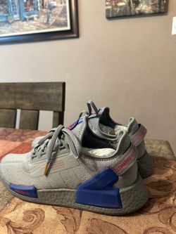 NICE ADIDAS  NMD_R1.V2 MAN’S SHOES SIZE 10.5 IN GREAT CONDITION