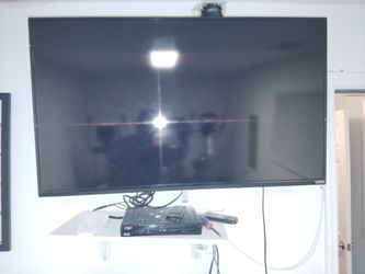 40 Inch Vizio Flat Screen With Sanus Extendable Adjustable Wall Mount