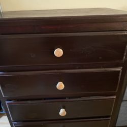 Chest of drawers
