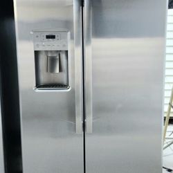 GE DOUBLE DOORS  REFRIGERATR