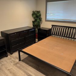 4 Piece Queen Bedroom Set