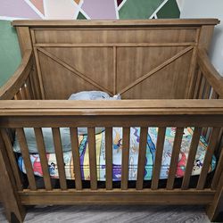 Beautiful Crib, All Pieces Included. Brand New Sealy Crib Mattress With Crib Mattress Protecter And Sheets 